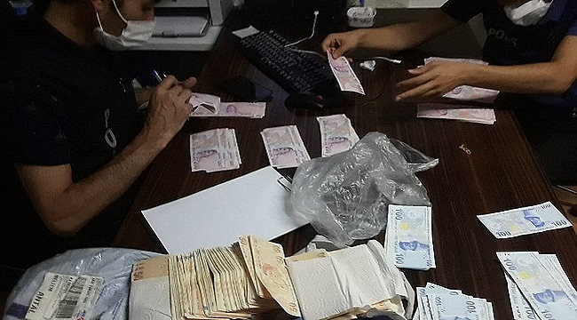 EVİNDE SAHTE PARAYLA SİKKELER BULUNDU