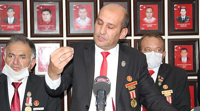 GÖZYAŞLARI İÇİNDE İSTİFA ETTİ