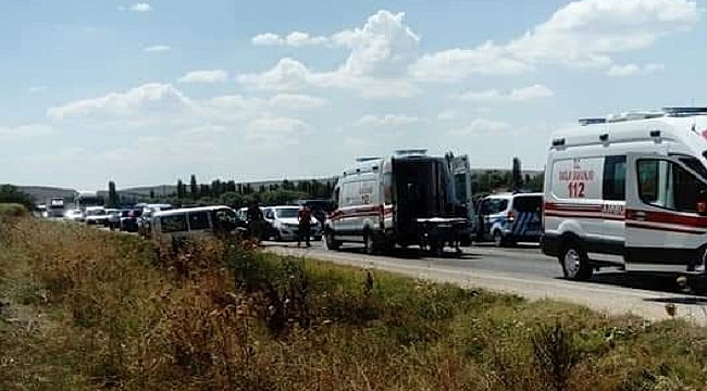 HATALI SOLLAMA: 2 ÖLÜ, 2 YARALI