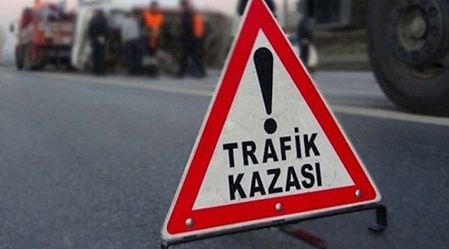 İKİ OTOMOBİL ÇARPIŞTI: 4 YARALI