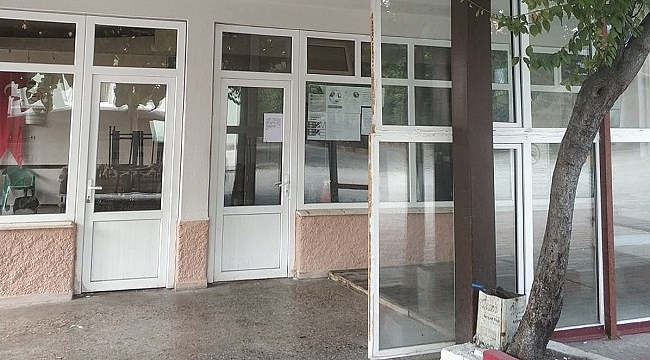 KORONA YAYILMASIN DİYE KAHVEHANELERİNİ GÖNÜLLÜ KAPATTILAR