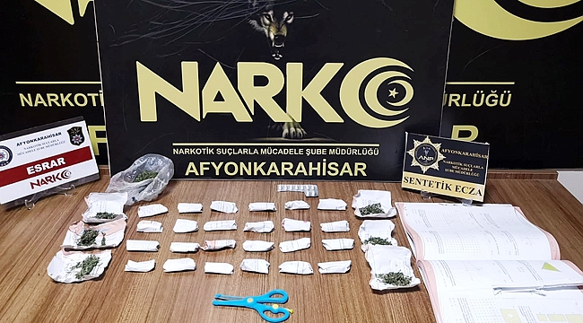 POLİSİ GÖRÜNCE KARISINI BIRAKIP KAÇTI