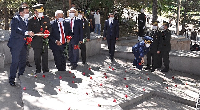 ŞEHİT DÜŞEN KAHRAMANLAR ANILDI