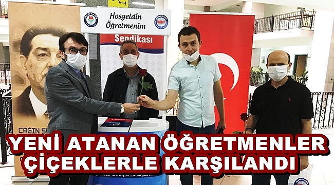 YENİ ATANAN ÖĞRETMENLER ÇİÇEKLERLE KARŞILANDI