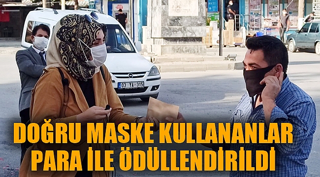 DOĞRU MASKE KULLANAN VATANDAŞLAR PARA İLE ÖDÜLLENDİRİLDİ