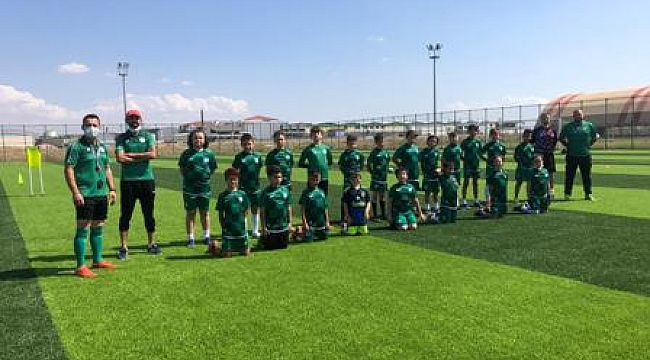 Konyaspor Futbol Okulu çalışmalarına devam ediyor