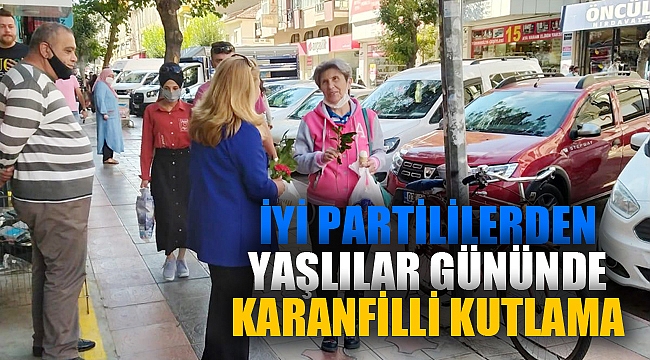 YAŞLILARIN GÜNÜNÜ KARANFİLLE KUTLADILAR