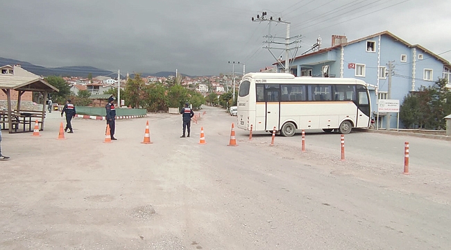 AFYON'DA DEĞİRMENAYVALI BELDESİ KARANTİNAYA ALINDI