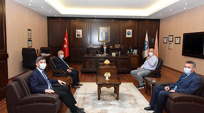 Başkan Zeybek, Rektör Karakaş’ı ziyaret etti