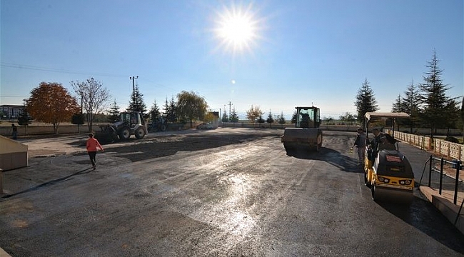 Belediyeden okullara asfalt desteği