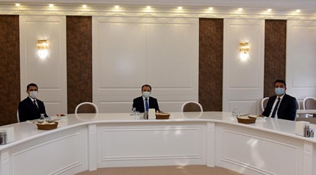 TÜRKMENİSTAN ANKARA BÜYÜKELÇİSİ AMANLIYEV’DEN, AKÜ REKTÖRÜ PROF. DR. KARAKAŞ’A ZİYARET