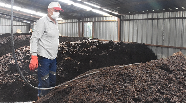 Emekli astsubay solucan gübresi üretiyor