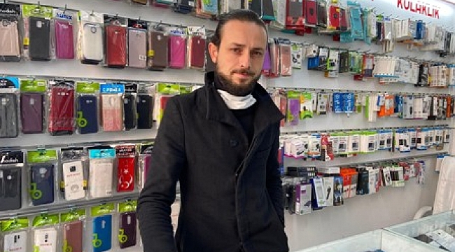 Hırsızlar ne yaptıysa camı kırıp iş yerine giremedi 