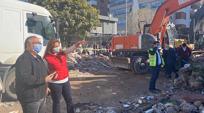 Köksal, depremzedelerin yanında