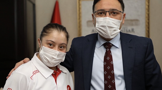 Milli Sporcu Yılmaz, Vali Çiçek’i ziyaret etti