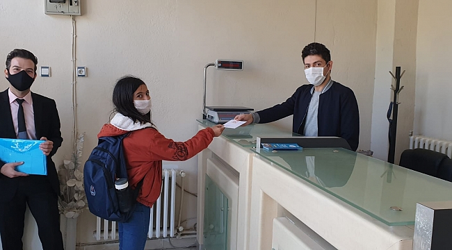 Öğrenciler büyüklerine mektup yazdılar