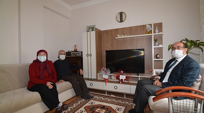 Öğretmenlerin çiçekleri seradan