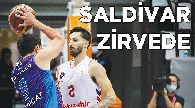 Saldivar zirvede