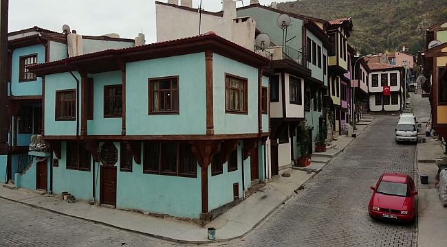 TARİHİ AFYON EVLERİ GÖZ KAMAŞTIRIYOR