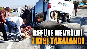 Afyonkarahisar'da hafif ticari araç refüje devrildi: 7 yaralı
