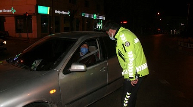 Polis ekipleri birçok noktada sokağa çıkma denetimleri yaptı