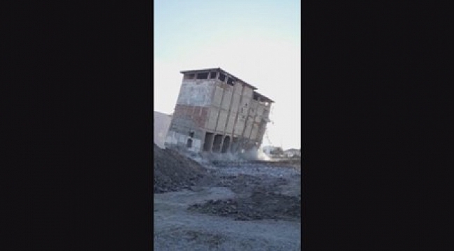 Yarım asırlık fabrika saniyeler içinde yerle bir oldu