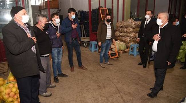 Zeybek başkan toptancı hal esnafını ziyaret etti