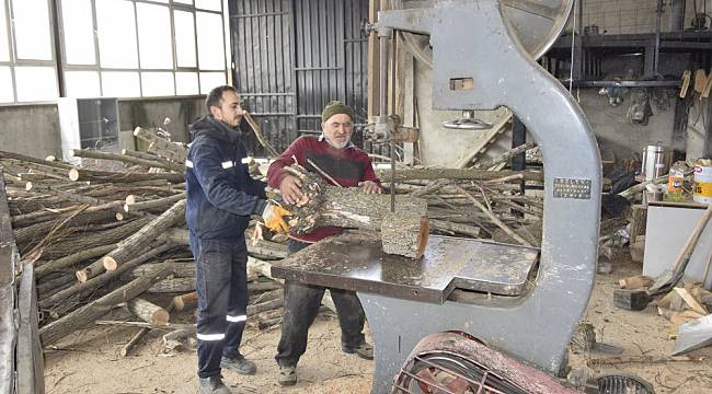 Dar gelirli ailelere belediyeden odun desteği 