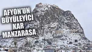 Kar yağışıyla beyaza bürünen Afyon Kalesi güzelliğiyle büyülüyor