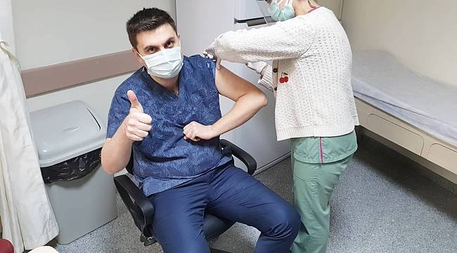 Şuhut’ta sağılık çalışanları aşılandı