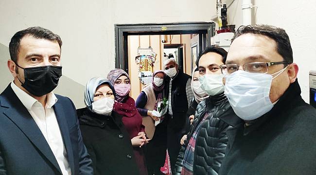 AK PARTİLİLERDEN 40 YILLIK ÇİFTLERE ZİYARET