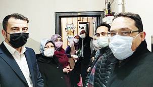 AK PARTİLİLERDEN 40 YILLIK ÇİFTLERE ZİYARET