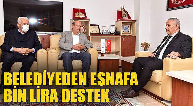 BELEDİYEDEN ESNAFA BİN LİRA DESTEK