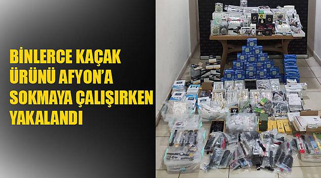 BİNLERCE KAÇAK ÜRÜNÜ AFYON’A SOKMAYA ÇALIŞIRKEN YAKALANDI