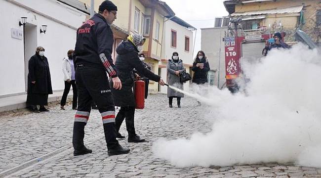 SANDIKLI İTFAİYESİNDE YANGIN EĞİTİMİ