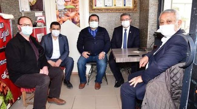 Ak Parti heyetinden Çiğ köfteciye ziyaret