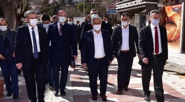 Başkan Zeybek Halkın istek ve taleplerini sahada dinliyor