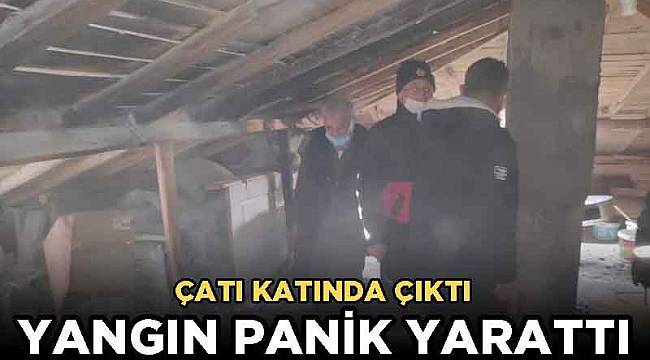 ÇATI KATINDA ÇIKAN YANGIN PANİK YARATTI