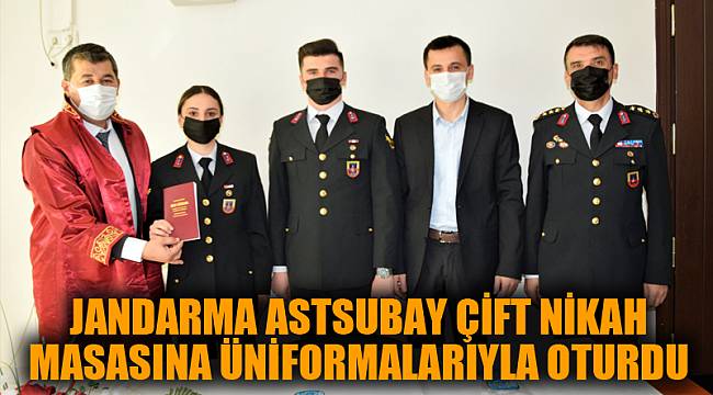 ÜNİFORMALARIYLA EVLENDİLER