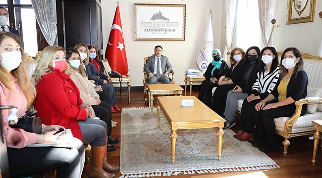VALİ GÖKMEN ÇİÇEK KADIN GAZETECİLERİ AĞIRLADI