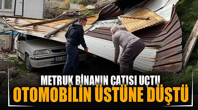Afyonkarahisar'da metruk binanın çatısı otomobilin üzerine düştü