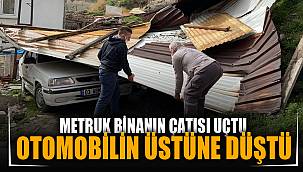 Afyonkarahisar'da metruk binanın çatısı otomobilin üzerine düştü