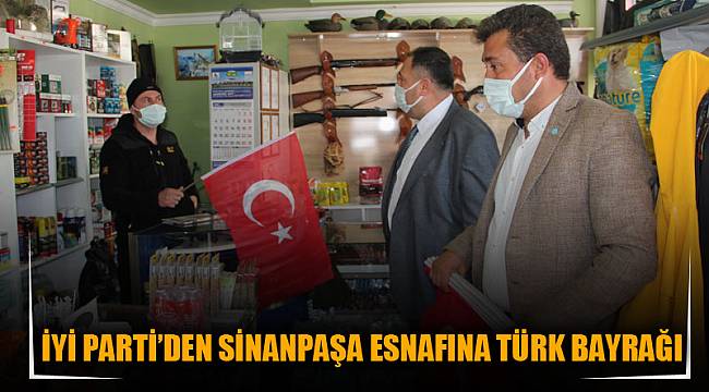 İYİ Parti’den Sinanpaşa esnafına Türk Bayrağı