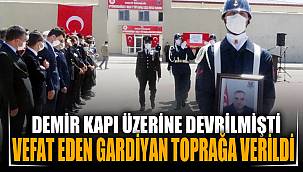 Rüzgardan devrilen demir kapının altında kalan gardiyan hayatını kaybetti 