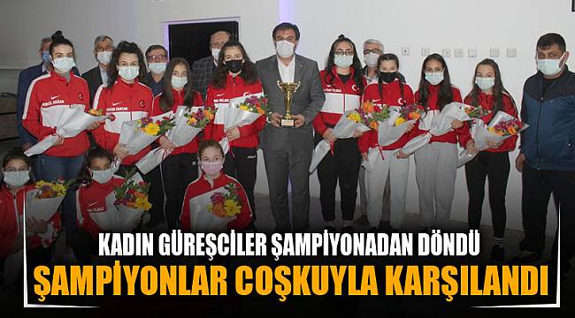 Şampiyonlar coşkuyla karşılandı