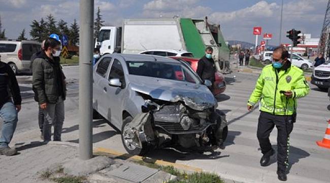 TIR OTOMOBİLLE ÇARPIŞTI