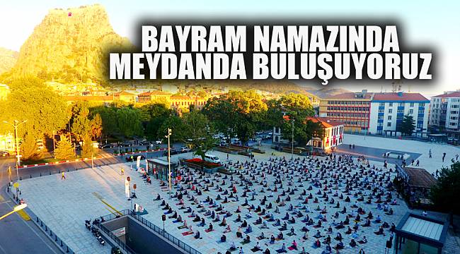 BAYRAM NAMAZI ZAFER MEYDANINDA