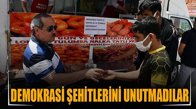 Demokrasi şehitlerini unutmadılar