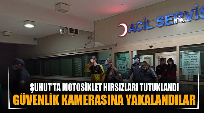 MOTOSİKLET HIRSIZLARI GÜVENLİK KAMERASINA TAKILDI