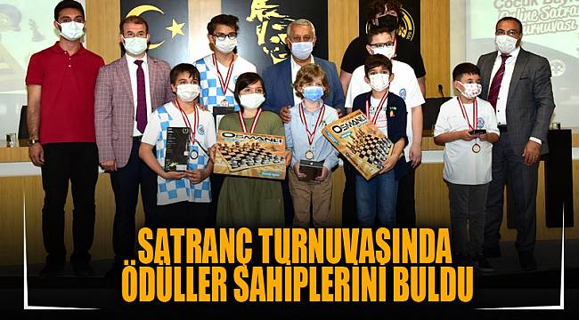 SATRANÇ TURNUVASINDA ÖDÜLLER SAHİPLERİNİ BULDU